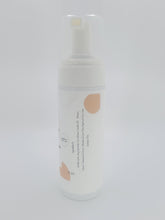 Load image into Gallery viewer, Bee Vee Clean Vanilla Bean Foaming Cleanser, 5 oz bottle with pump dispenser. Plant-based, paraben and sulfate-free formula for sensitive skin.
